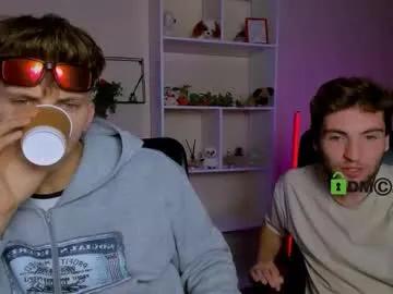 Travis_wolf_ from Chaturbate