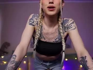 twiinkie_pie from Chaturbate