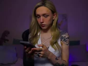 twiinkie_pie from Chaturbate