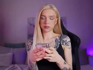 twiinkie_pie from Chaturbate