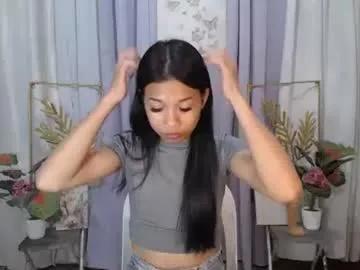 Urseductive_llanaxx from Chaturbate
