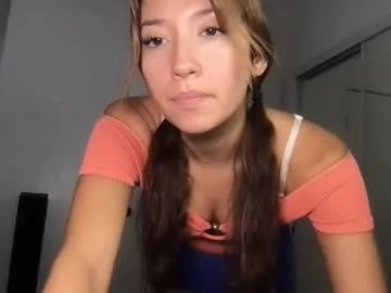 Freechat ursweetestlilly on Chaturbate