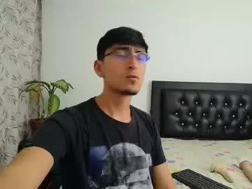 Versatileguuy from Chaturbate
