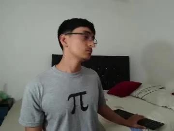 Versatileguuy from Chaturbate