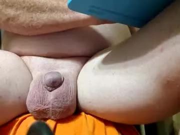 wellequipdhunter90210 from Chaturbate