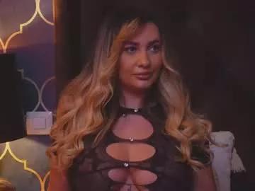 yaracollins from Chaturbate