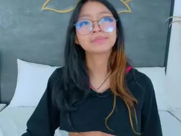 yommi_winx from Chaturbate