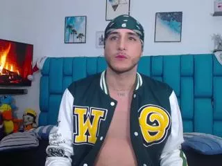 Freechat adam_hyuga on Flirt4Free