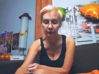 Freechat addie_lynn on Flirt4Free