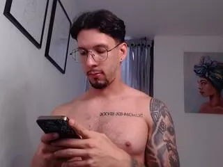 Offline andrew_mathews on Flirt4Free