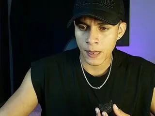 Offline andy_corleone on Flirt4Free