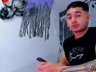 Freechat angel_falconer on Flirt4Free