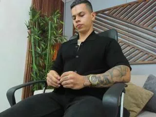 Freechat aron_dark on Flirt4Free