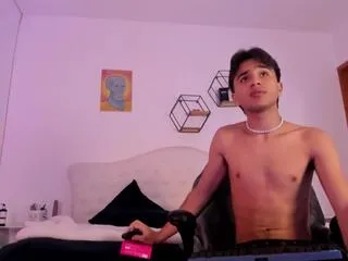 Offline attlas_moon on Flirt4Free