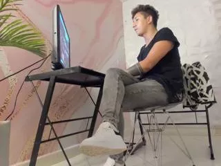 Offline axel_russo on Flirt4Free