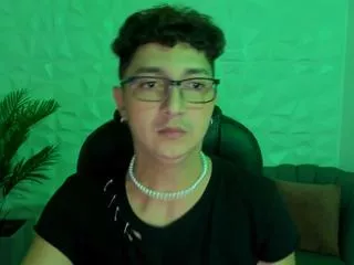 Offline axel_russo on Flirt4Free