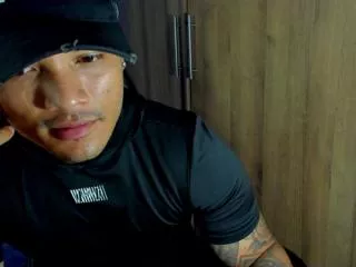 Offline bryan_davee on Flirt4Free
