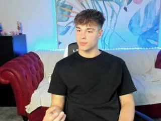 Freechat caiden_conroy on Flirt4Free