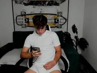 Freechat caiden_conroy on Flirt4Free