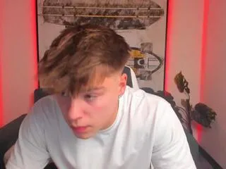 Freechat caiden_conroy on Flirt4Free