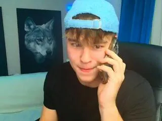 Freechat caiden_conroy on Flirt4Free