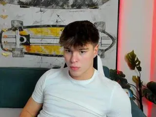 Freechat caiden_conroy on Flirt4Free