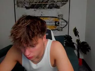 Freechat caiden_conroy on Flirt4Free