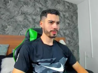 Freechat cameron_pierce on Flirt4Free