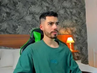 Freechat cameron_pierce on Flirt4Free