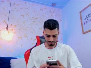 Freechat cameron_pierce on Flirt4Free