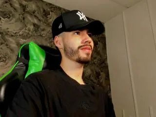 Freechat cameron_pierce on Flirt4Free