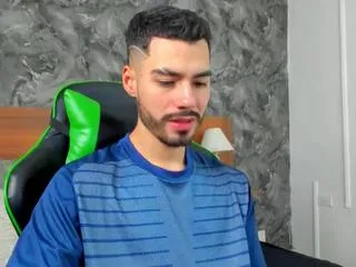 Freechat cameron_pierce on Flirt4Free