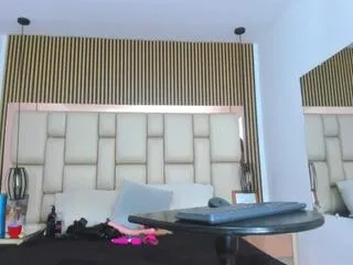 Offline cherry_leon_hanna_clare on Flirt4Free