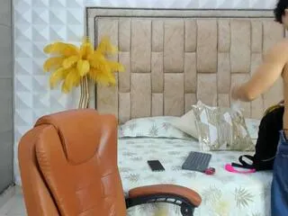 Freechat deexter_greashly on Flirt4Free