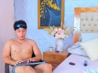 Freechat deexter_greashly on Flirt4Free