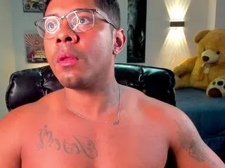 Away derek_castle on Flirt4Free