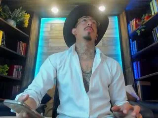 Offline donovan_desmond on Flirt4Free