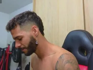 Freechat ethan_g on Flirt4Free