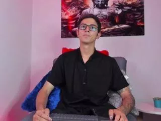 Offline ethan_sai on Flirt4Free