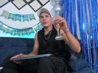 Freechat evan_stone on Flirt4Free