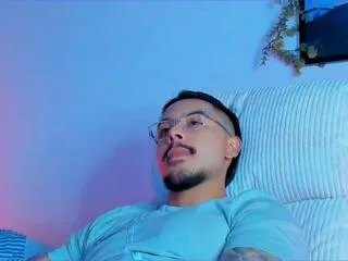 Offline justin_whitte on Flirt4Free