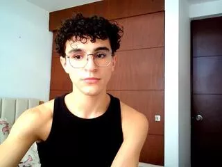 Freechat justinn_monroe on Flirt4Free
