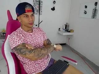 Offline leonard_price on Flirt4Free