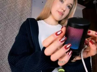 Freechat louvenia_kozola on Flirt4Free