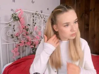 Freechat louvenia_kozola on Flirt4Free