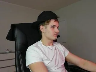 Offline mark_karson on Flirt4Free