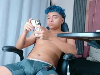 Offline mateo_fiore_noah_saimon on Flirt4Free