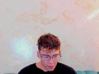 Freechat matthew_fiire on Flirt4Free