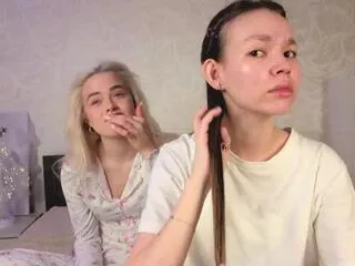 Offline mayra_horwich_tiffani_sheaff on Flirt4Free