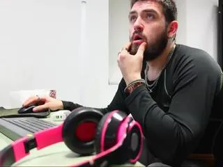 Freechat mike_platano on Flirt4Free